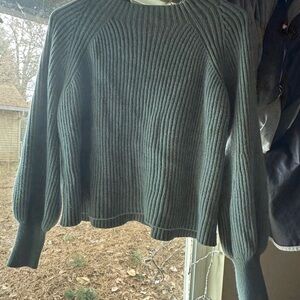 Elegant Ribbed Crew Neck Sweater - Olive